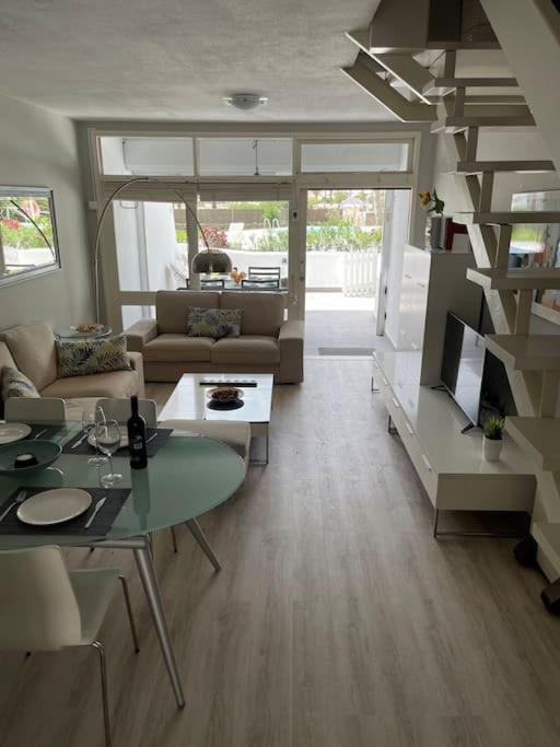 Apartamento Puerto Rico - Primera Linea De Playa Моган Экстерьер фото